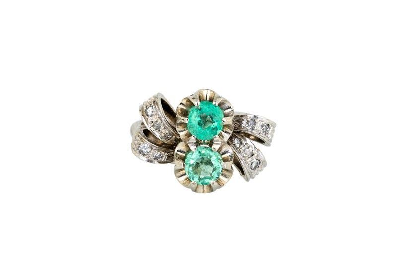 Anello in Oro Bianco con Smeraldi e Brillanti