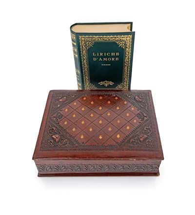 Due Scatole Diverse a Forma di Libro
