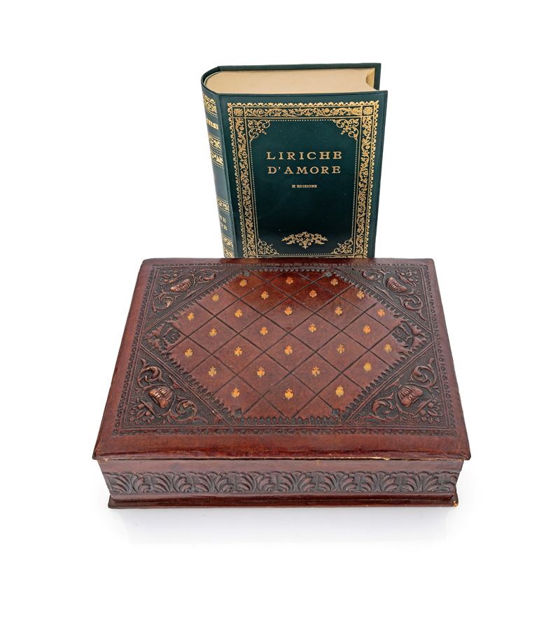 Due Scatole Diverse a Forma di Libro