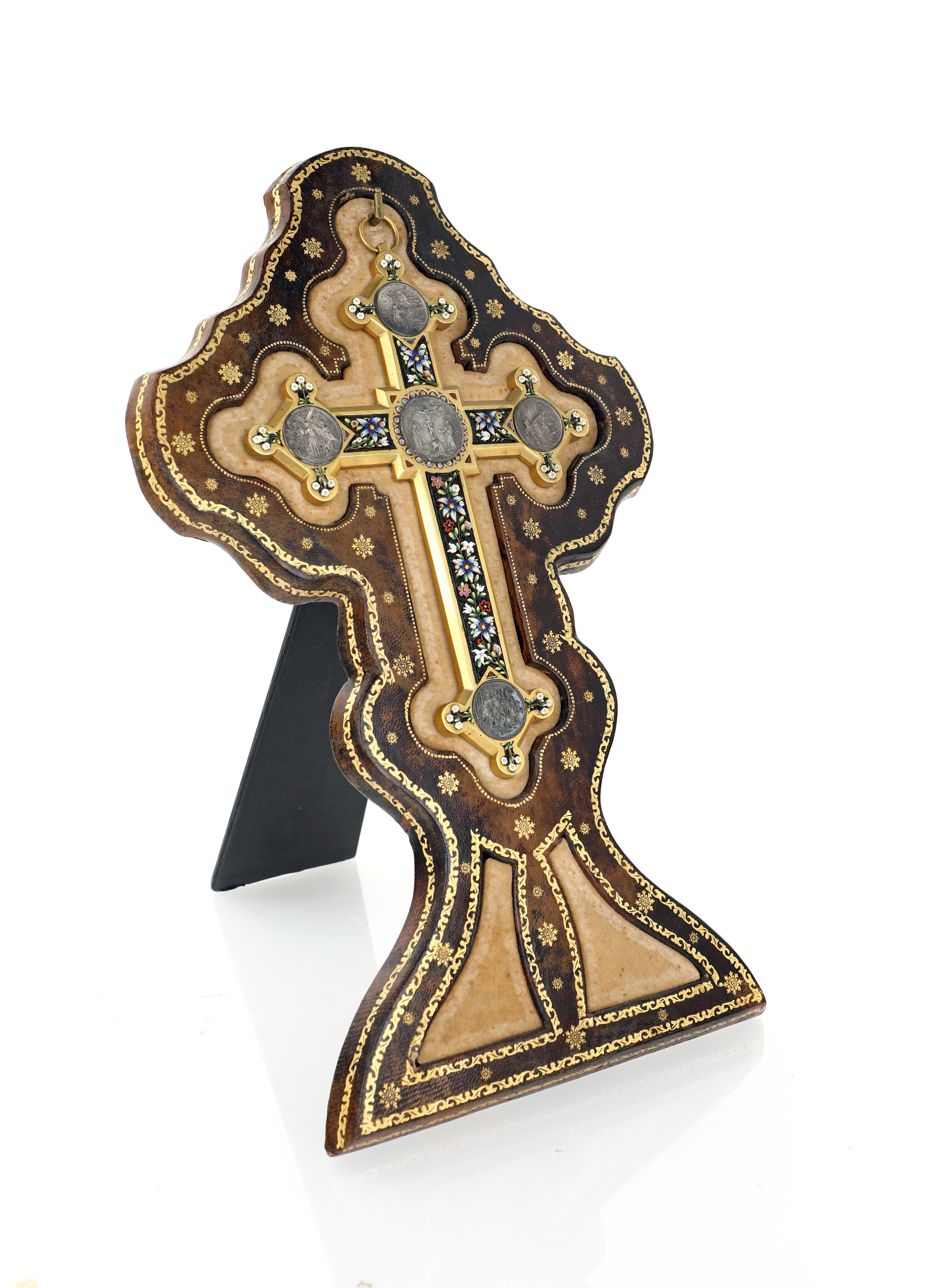 Croce in bronzo dorato con inserti a mosaico, inizi del XX secolo