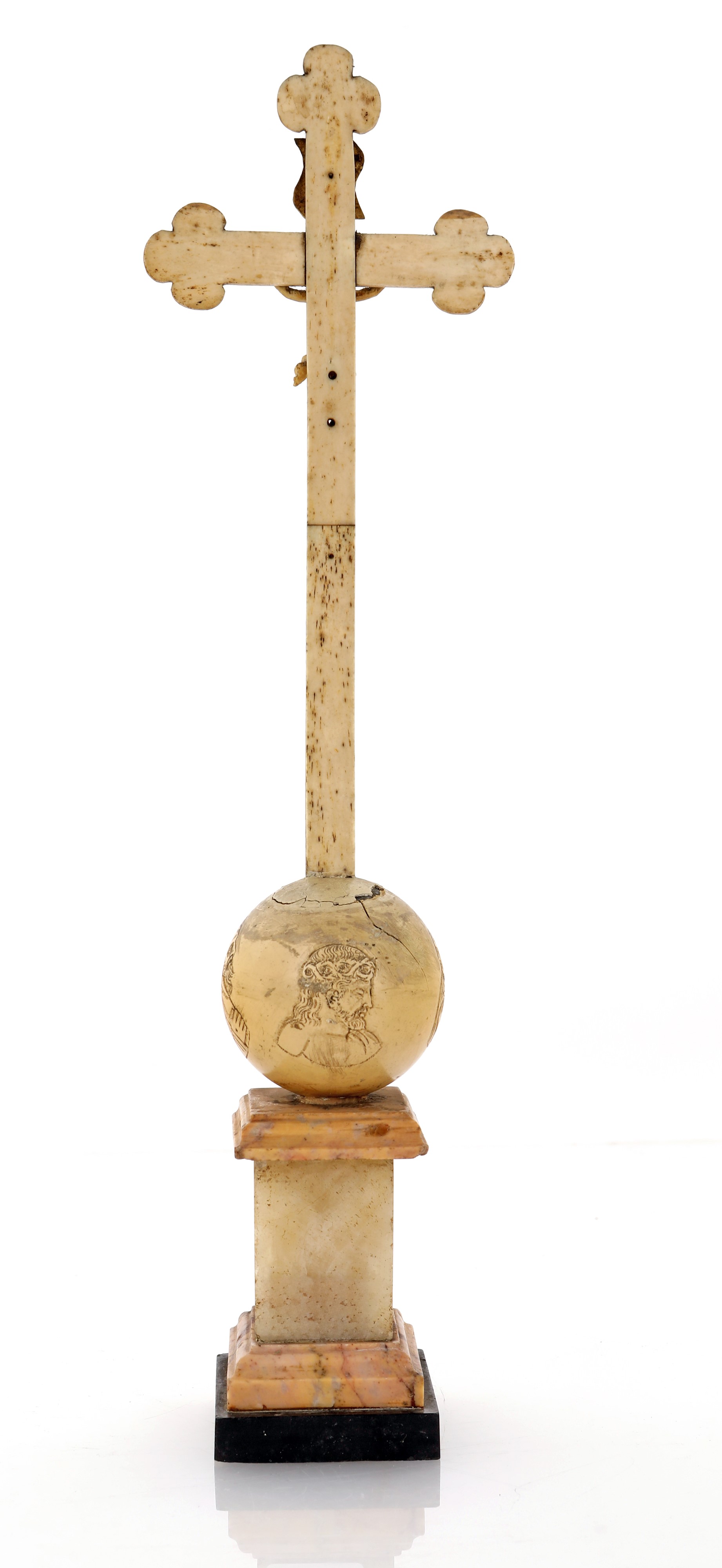 Crocifisso in osso su piedistallo in alabastro e marmi giallo e nero, XIX/XX secolo