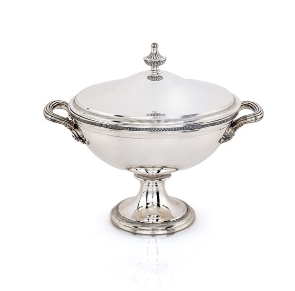 Zuppiera in argento con coperchio