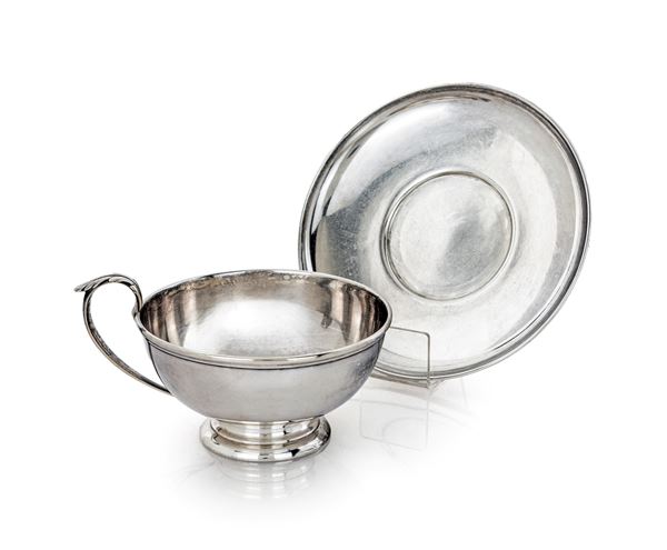 Tazza da puerpera con piatto, argentiere E. Broggi