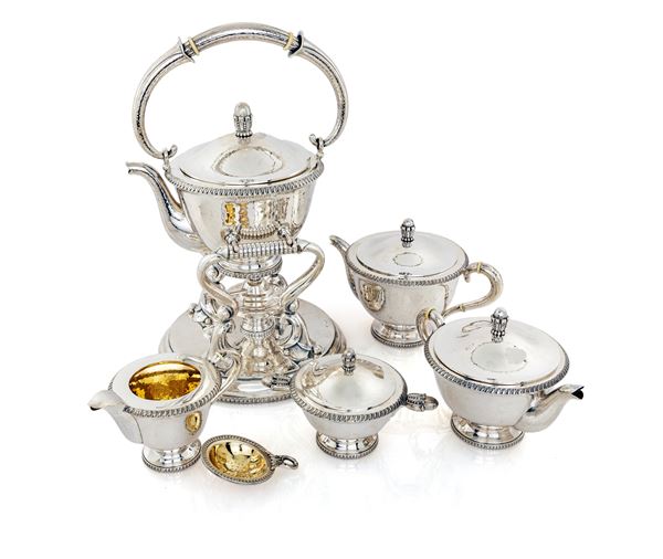 Servizio da tè in argento e in metallo argentato composto da cinque elementi