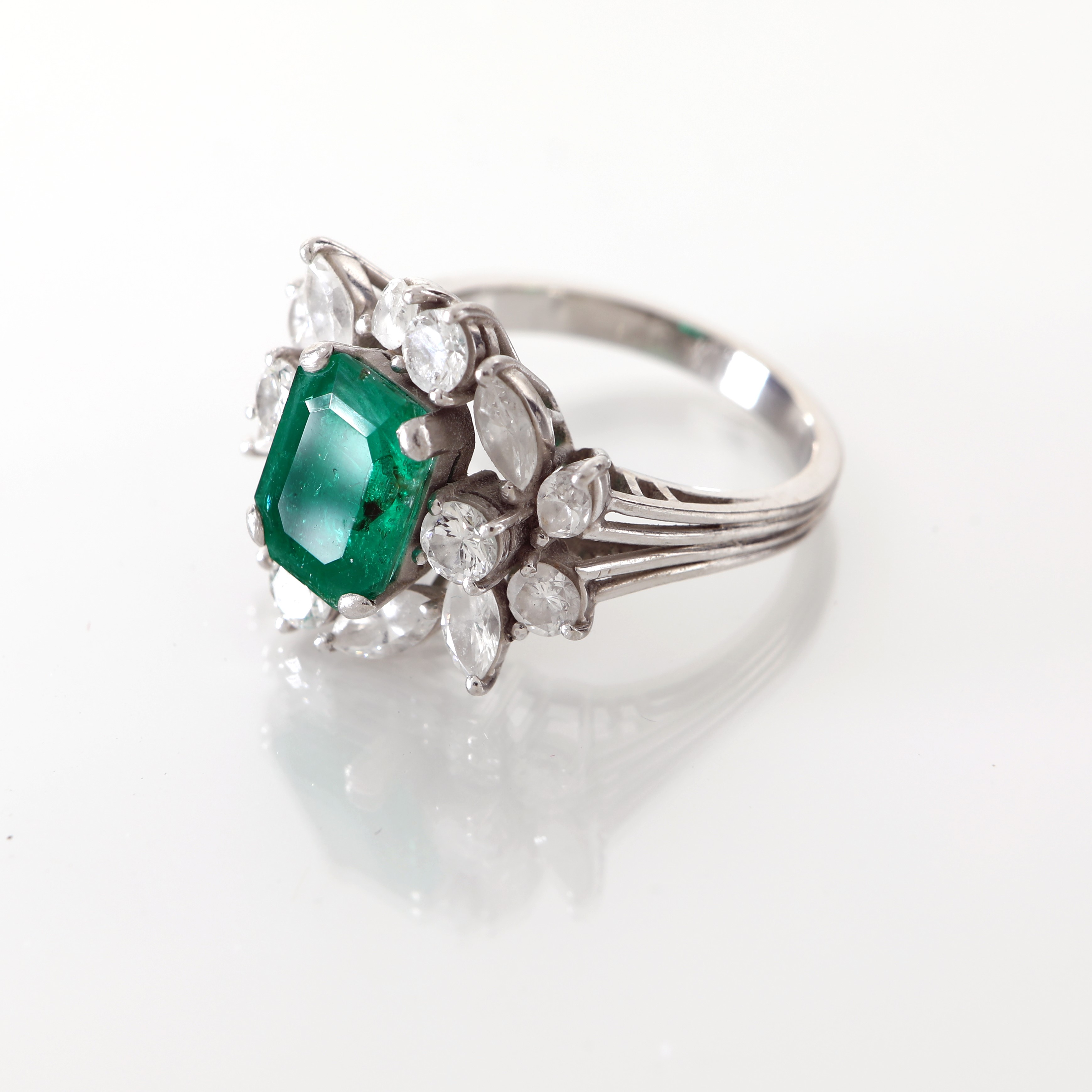 Anello in Oro, Smeraldo e Brillanti