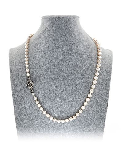 Collana di Perle Coltivate a Gradazione con Chiusura in Oro