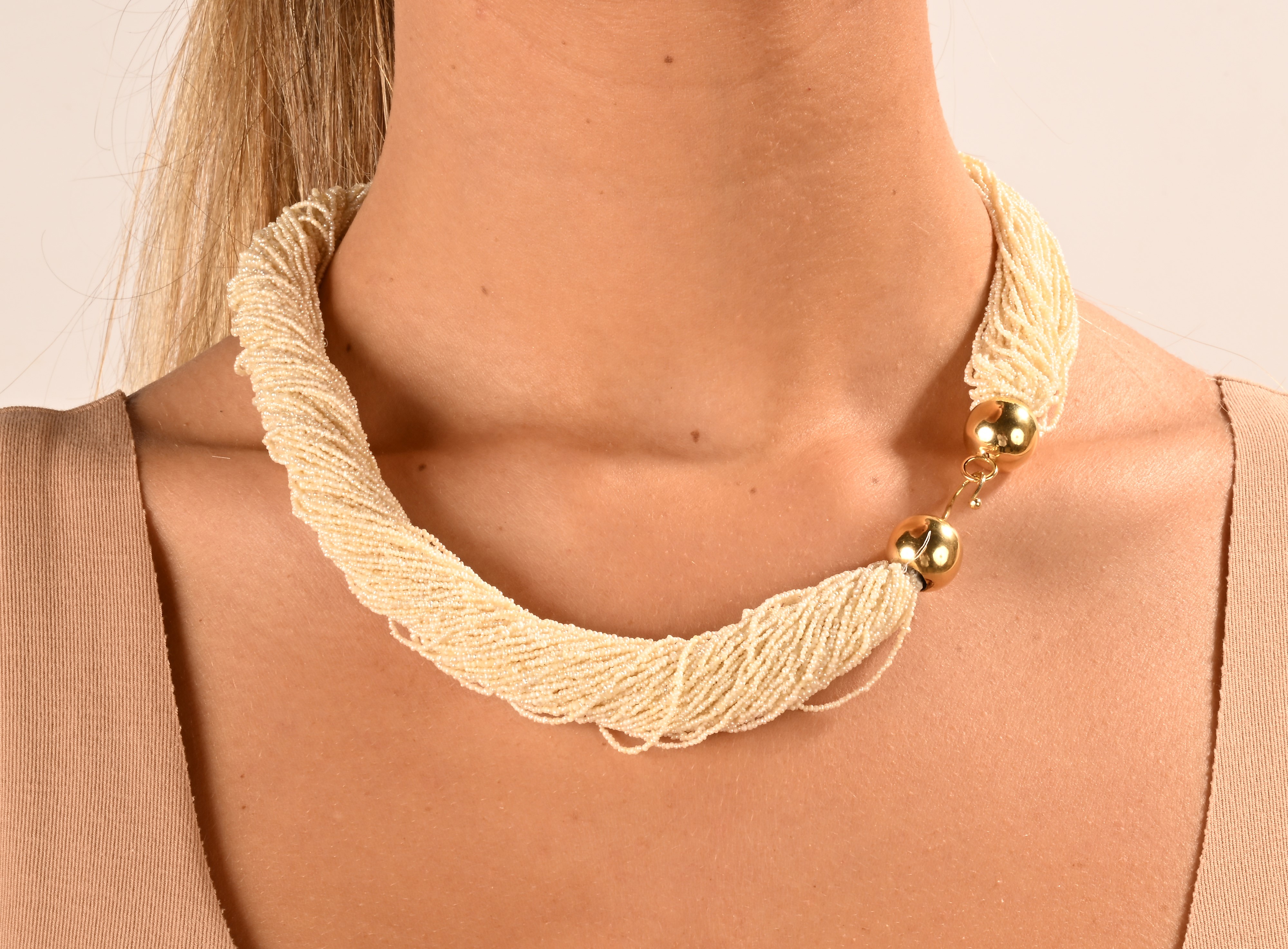 Collana di Microperle con Chiusura in Oro