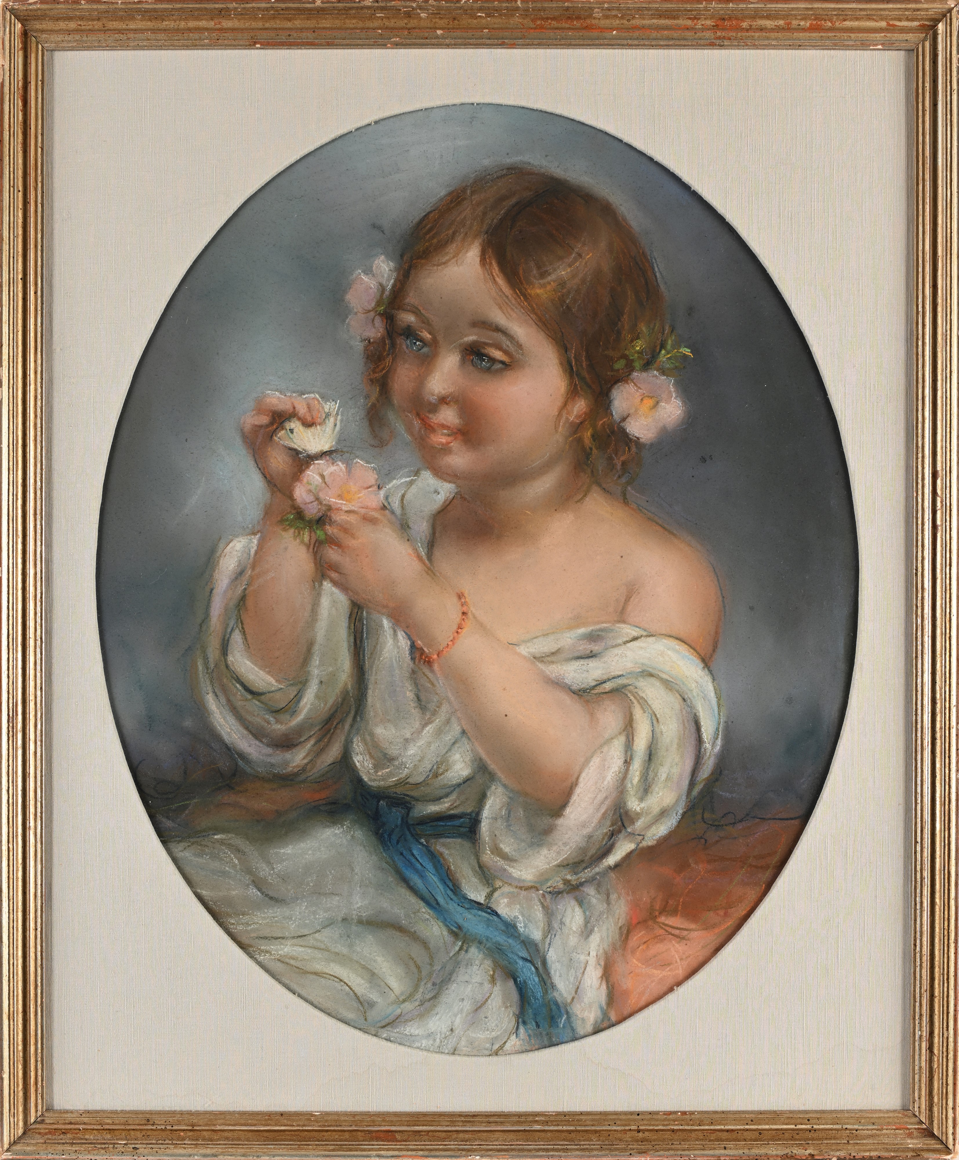 Pittore Fine XIX/inizi XX Secolo - Bimba con Fiori fra i Capelli e Farfalla Bianca in Mano