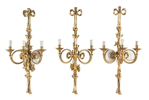 Tre appliques in bronzo dorato a tre luci, fine XIX secolo