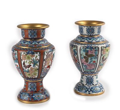 Due Vasi in Metallo Cloisonné, Cina