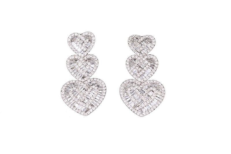 Orecchini in Oro Bianco con Tre Cuori di Brillanti