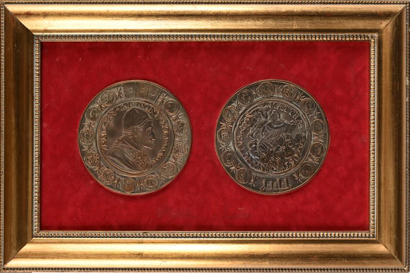 Medaglia in Bronzo Raffigurante una Piastra di Innocenzo XI Contornata da Monete Italiane di Età ...