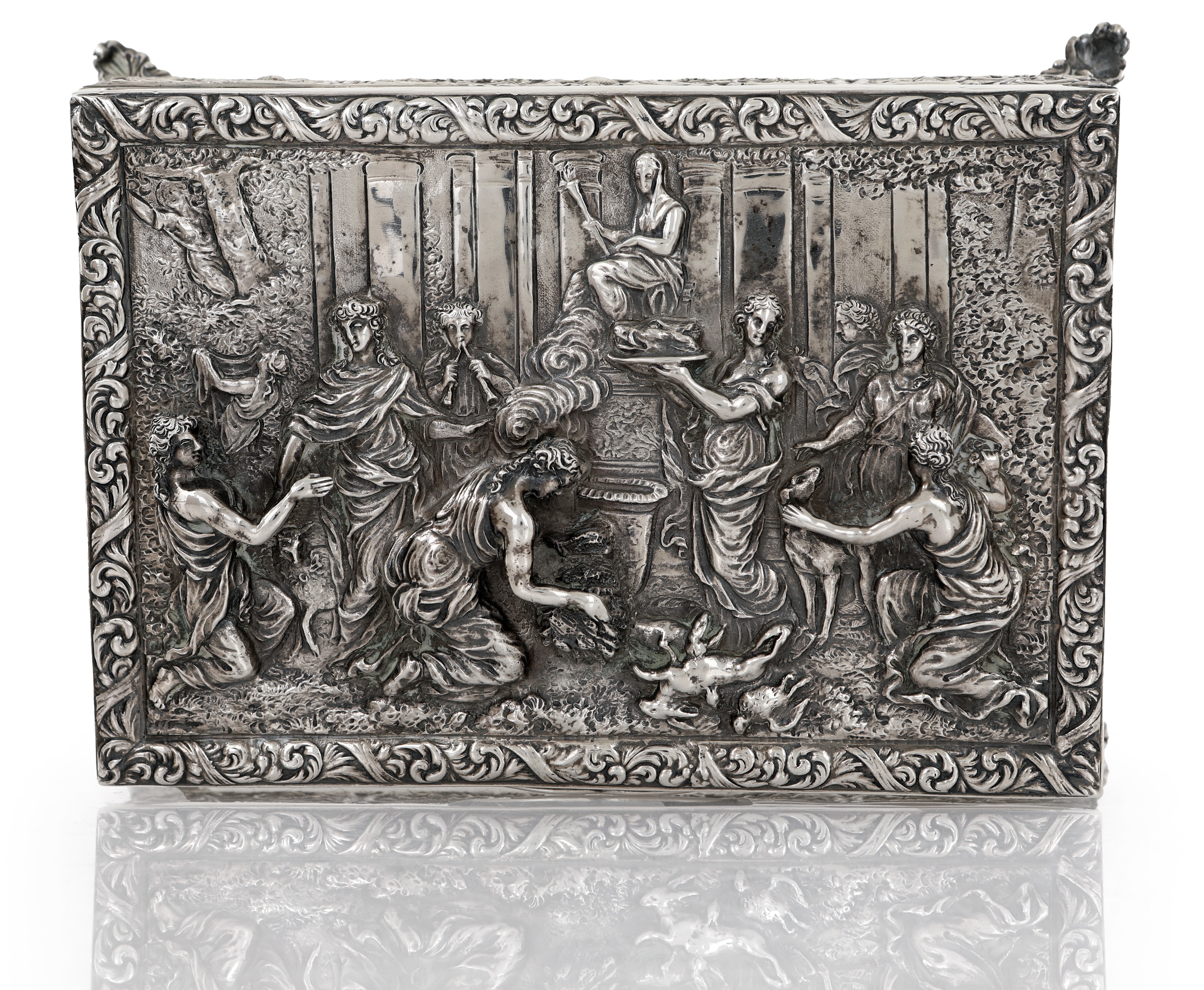 Scatola Rettangolare in Legno Rivestito in Argento con Scena di Sacrificio