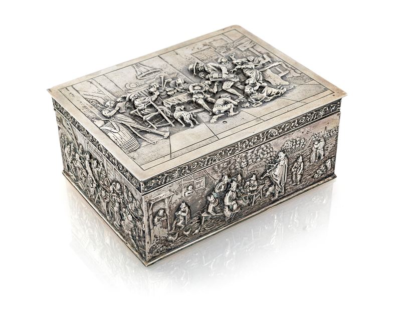 Scatola Rettangolare in Legno e Argento Sterling con Figure in Rilievo
