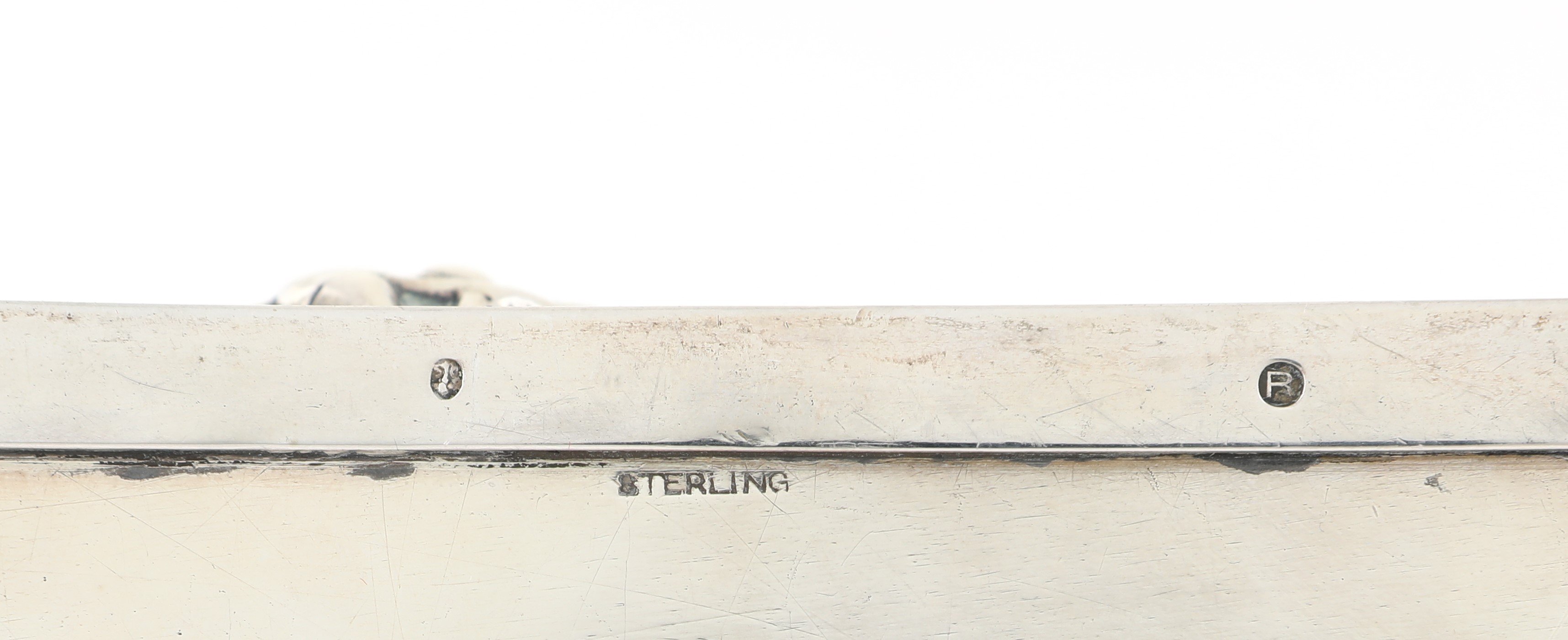 Scatola Rettangolare in Legno e Argento Sterling con Figure in Rilievo