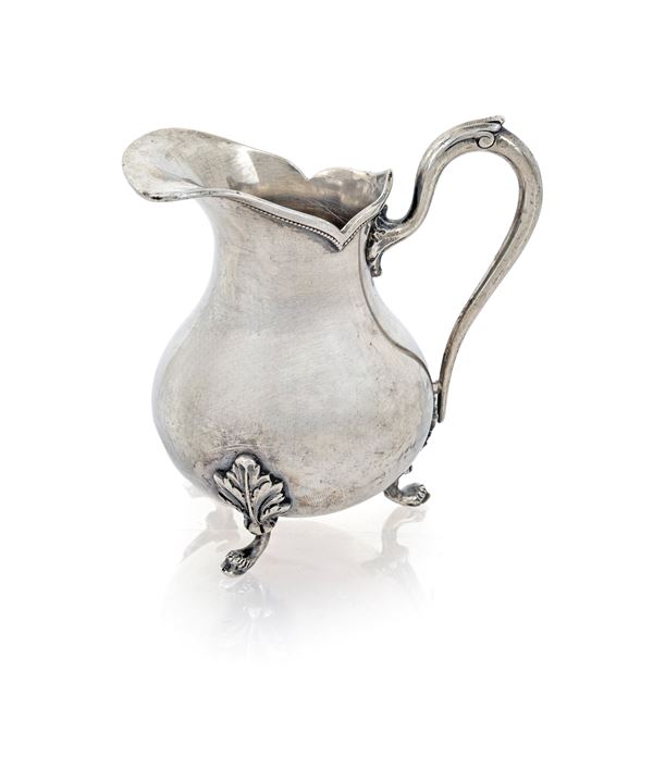 Piccola lattiera in argento