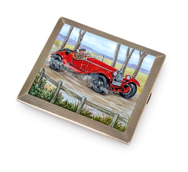 Portasigarette in argento guilloché con miniatura in smalto a raffigurare un'auto da corsa Alfa Romeo 6C Spider, Birmingham 1927