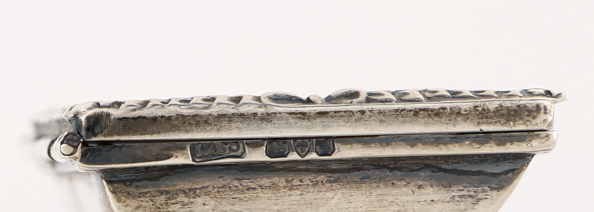 Tabacchiera e porta francobolli in argento