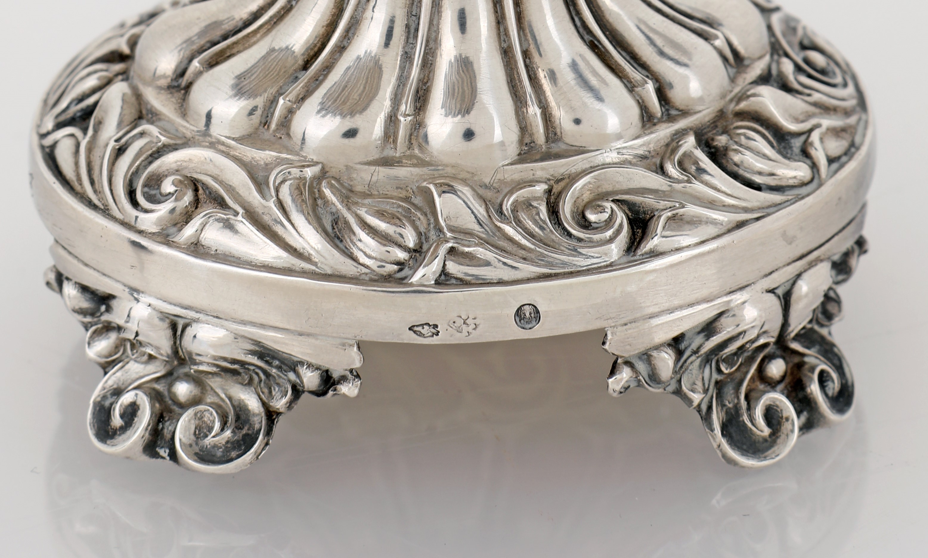 Saliera in Argento 950/000 Sbalzato con Cucchiaino, Francia, 1820 Ca.