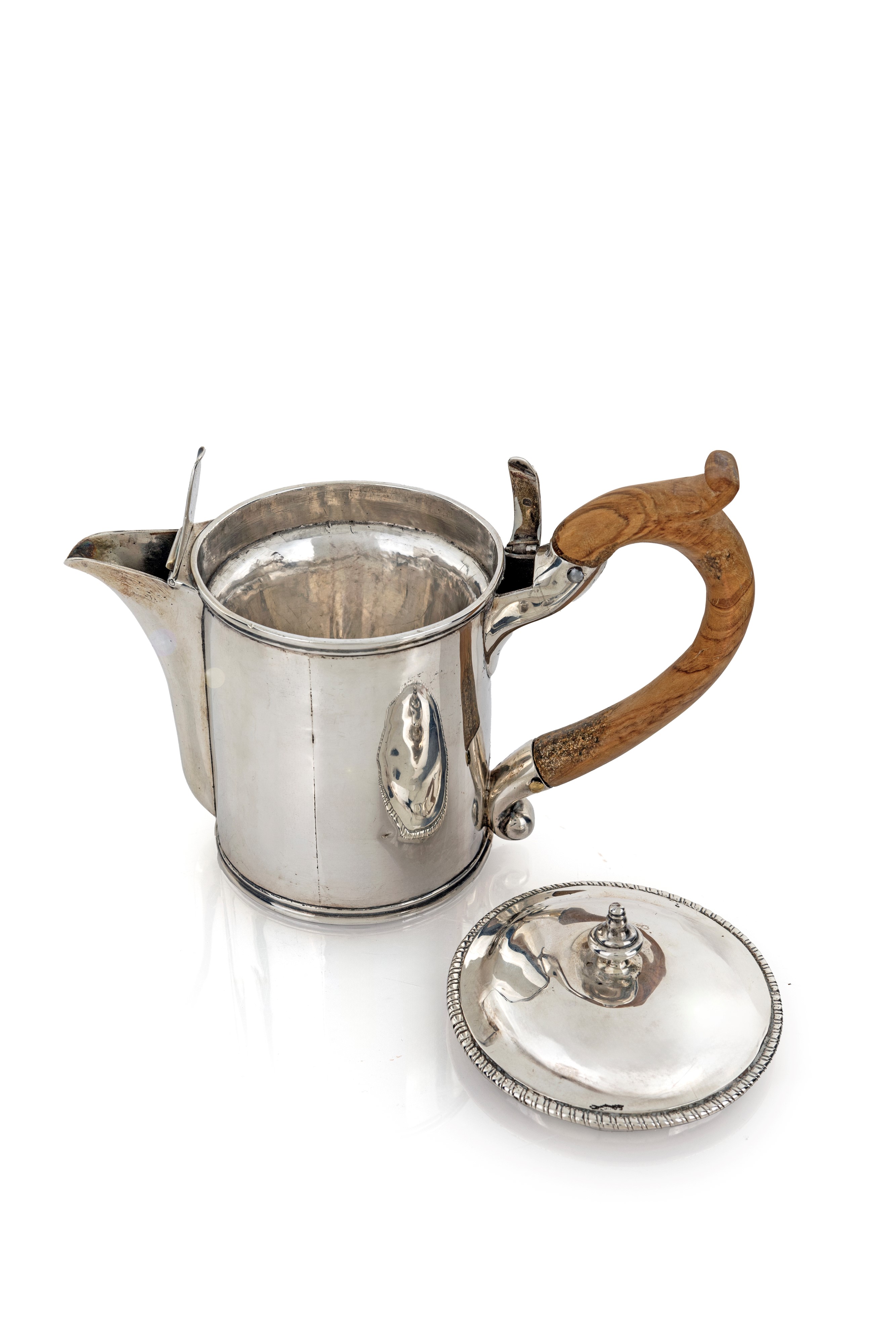 Caffettiera Egoiste con Cisterna in Argento 925/000, Londra Epoca Giorgio III, 1771, Argentiere A...