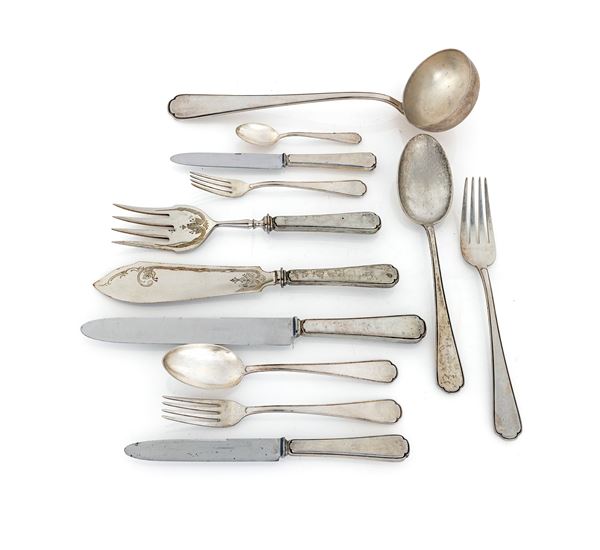 Servizio di posate con impugnatura squadrata  - Asta Argenti Antichi e da Collezione - Casa d'Aste Arcadia