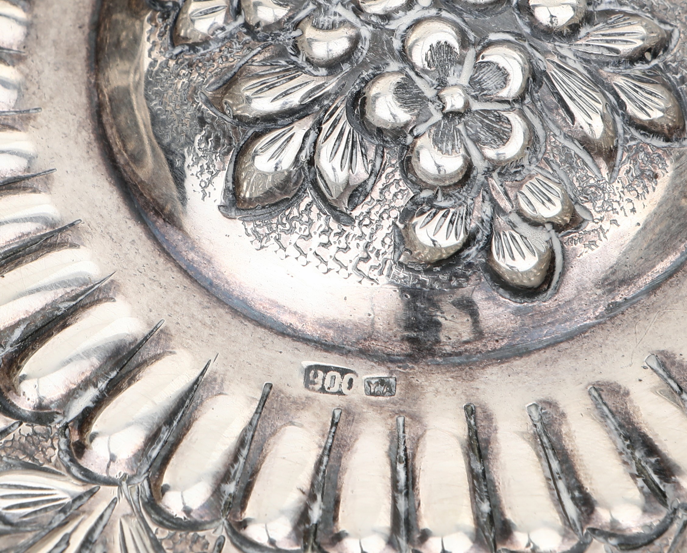 Coppetta Sbalzata in Argento 900/000