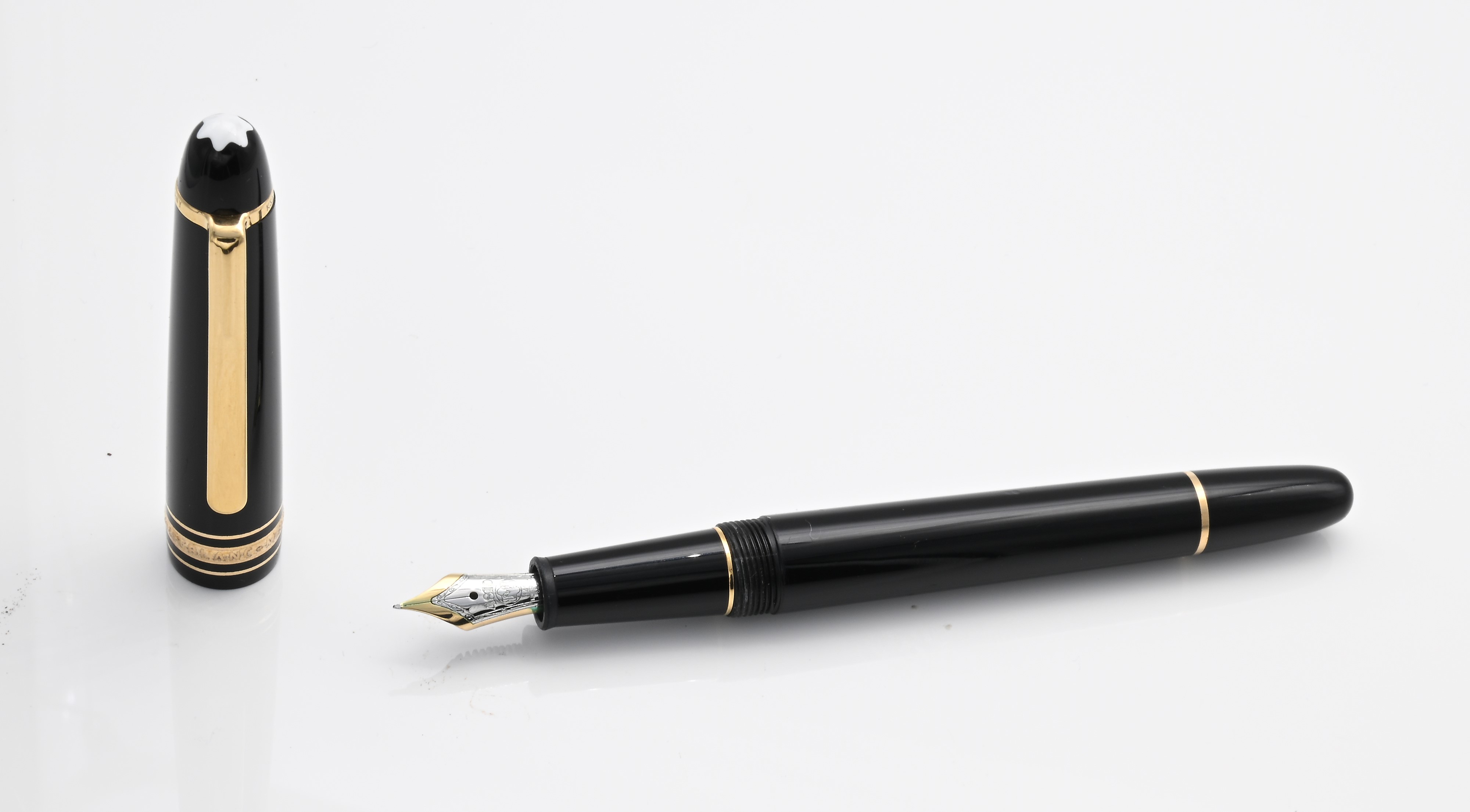 Montblanc Meisterstuck Pix - Penna Stilografica in Resina Nera con Particolari Dorati