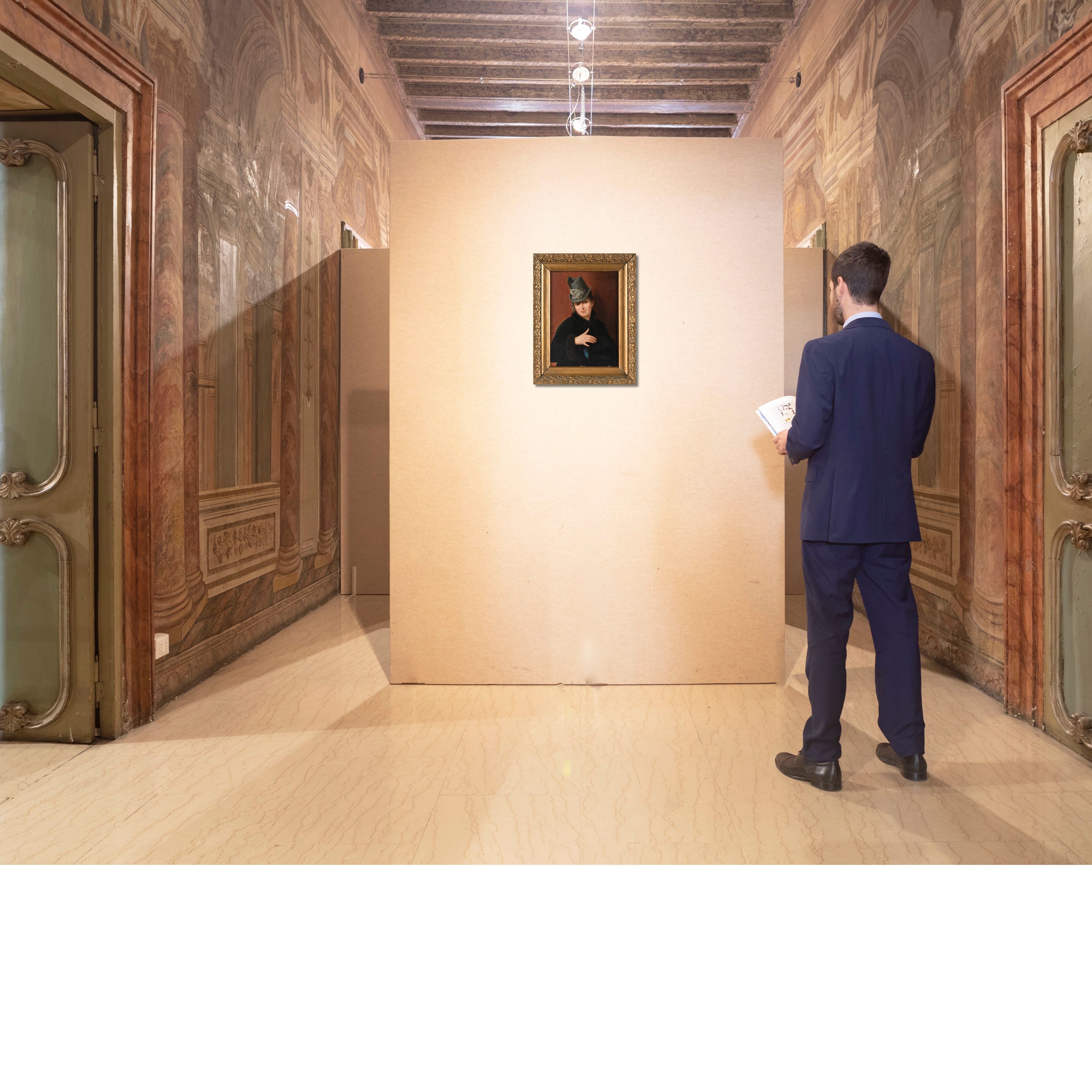 Ritratto di signora con manicotto e cappello grigio