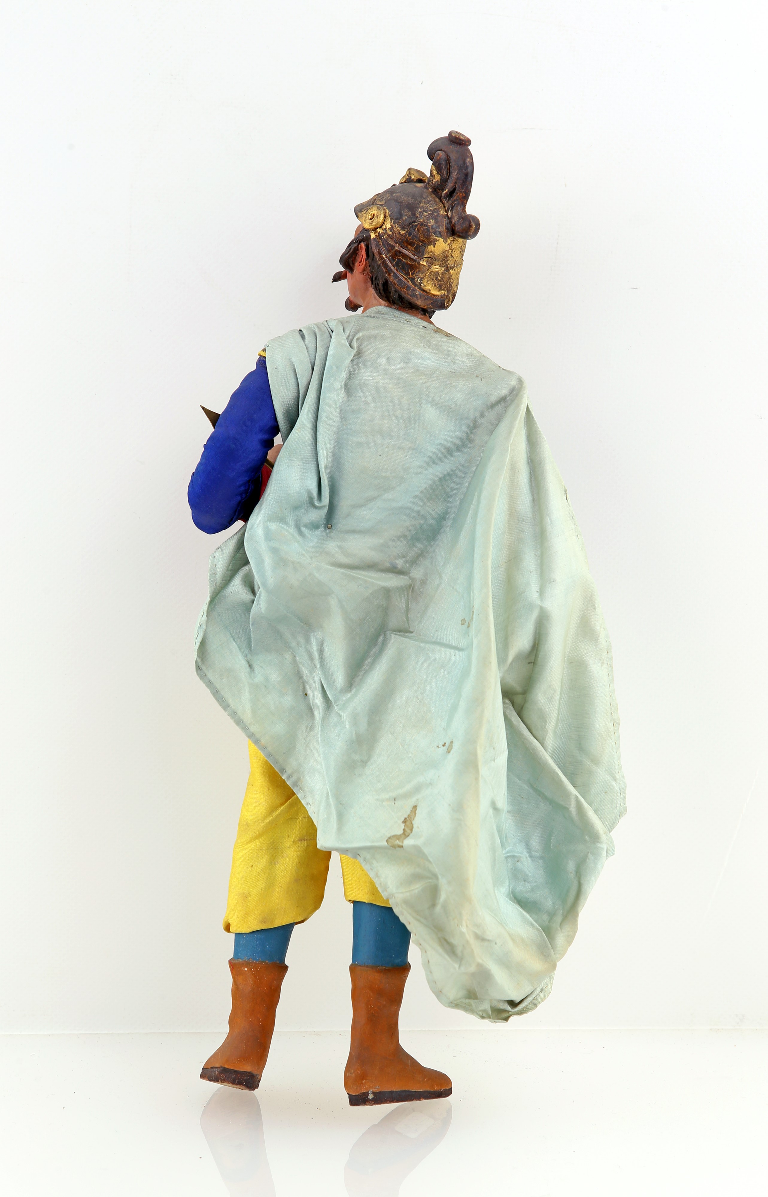 Soldato orientale con baffi, pizzetto e alabarda