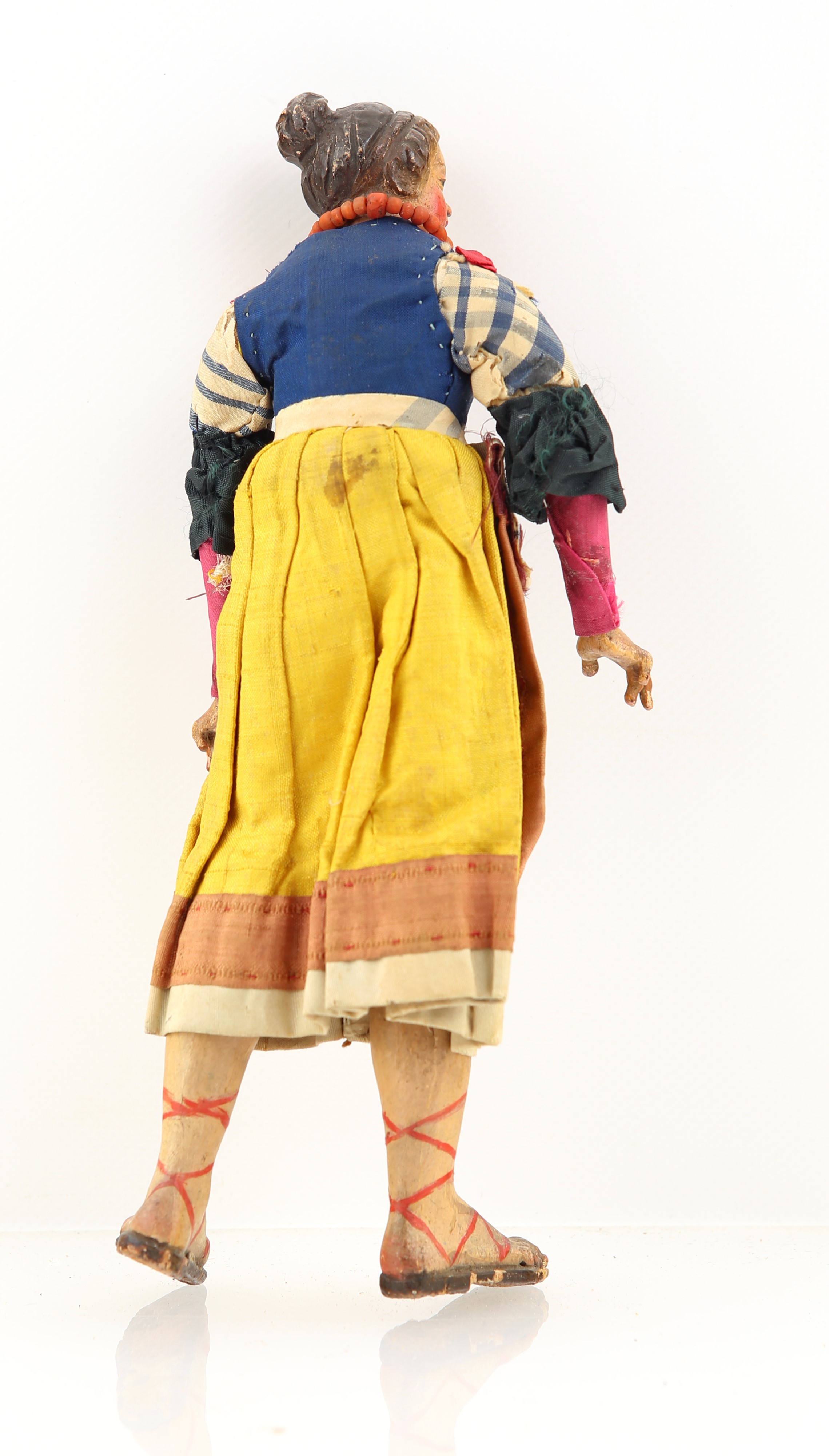 Procidana con collana di corallo