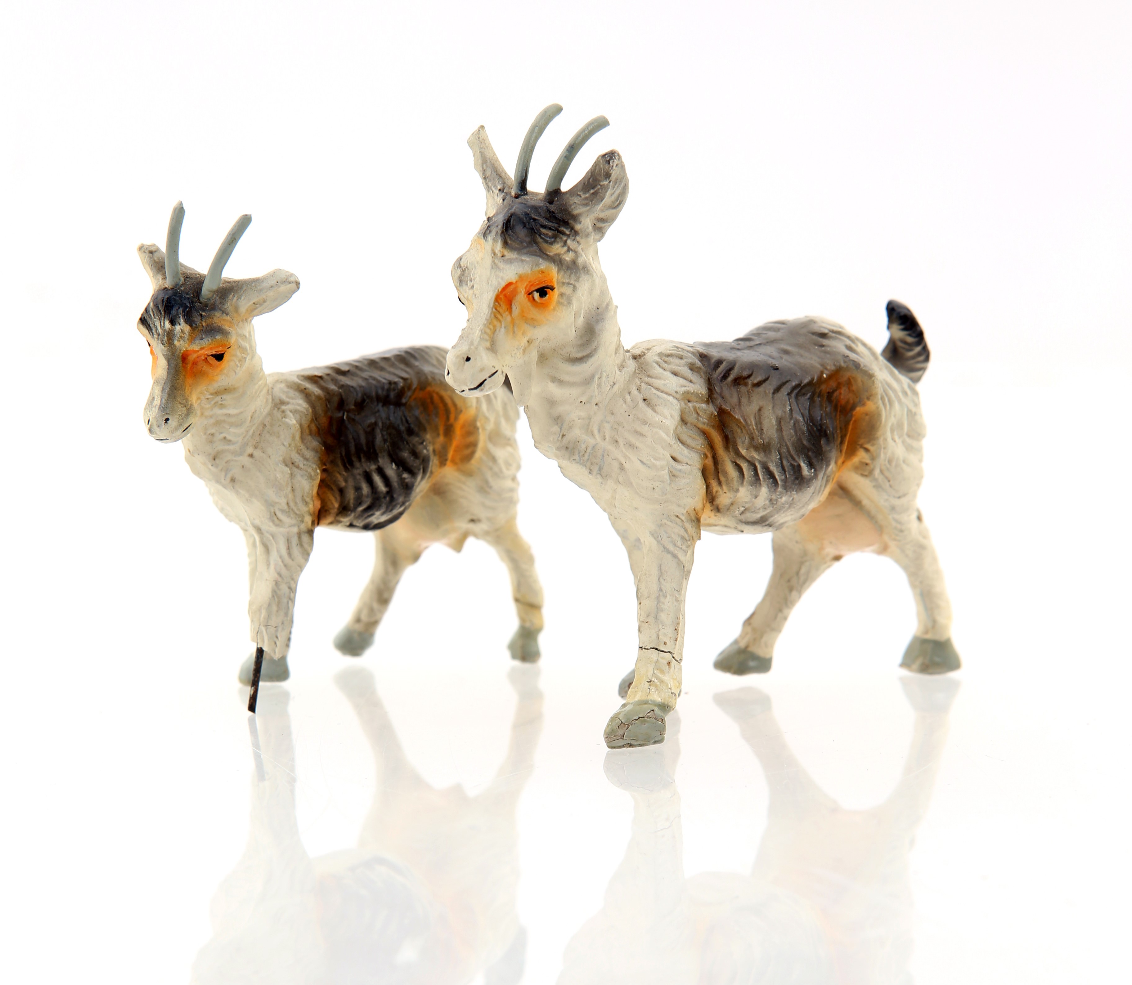 Due caprette in terracotta