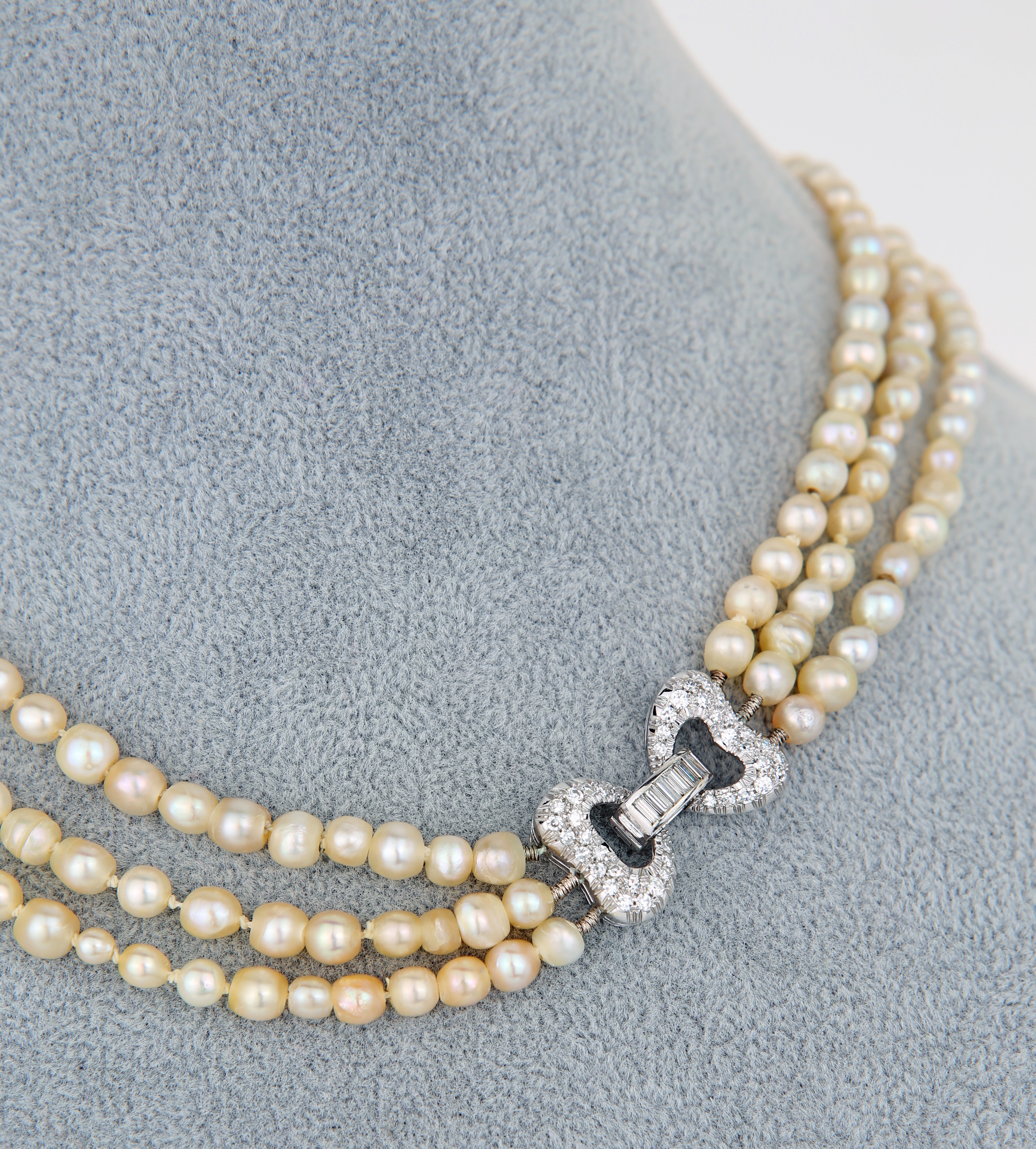 Collana di Perle Naturali a Tre Fili, Oro e Brillanti