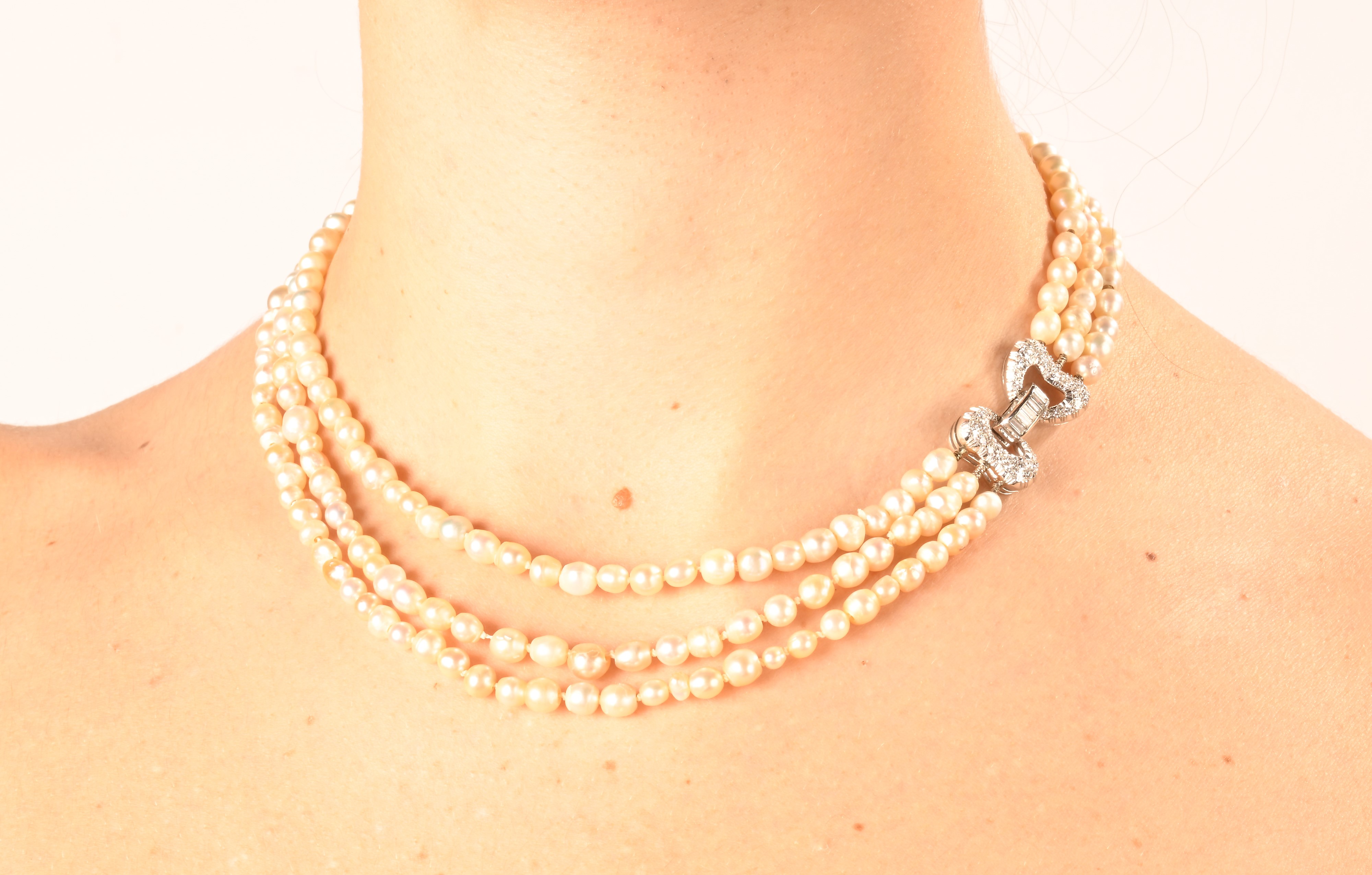 Collana di Perle Naturali a Tre Fili, Oro e Brillanti