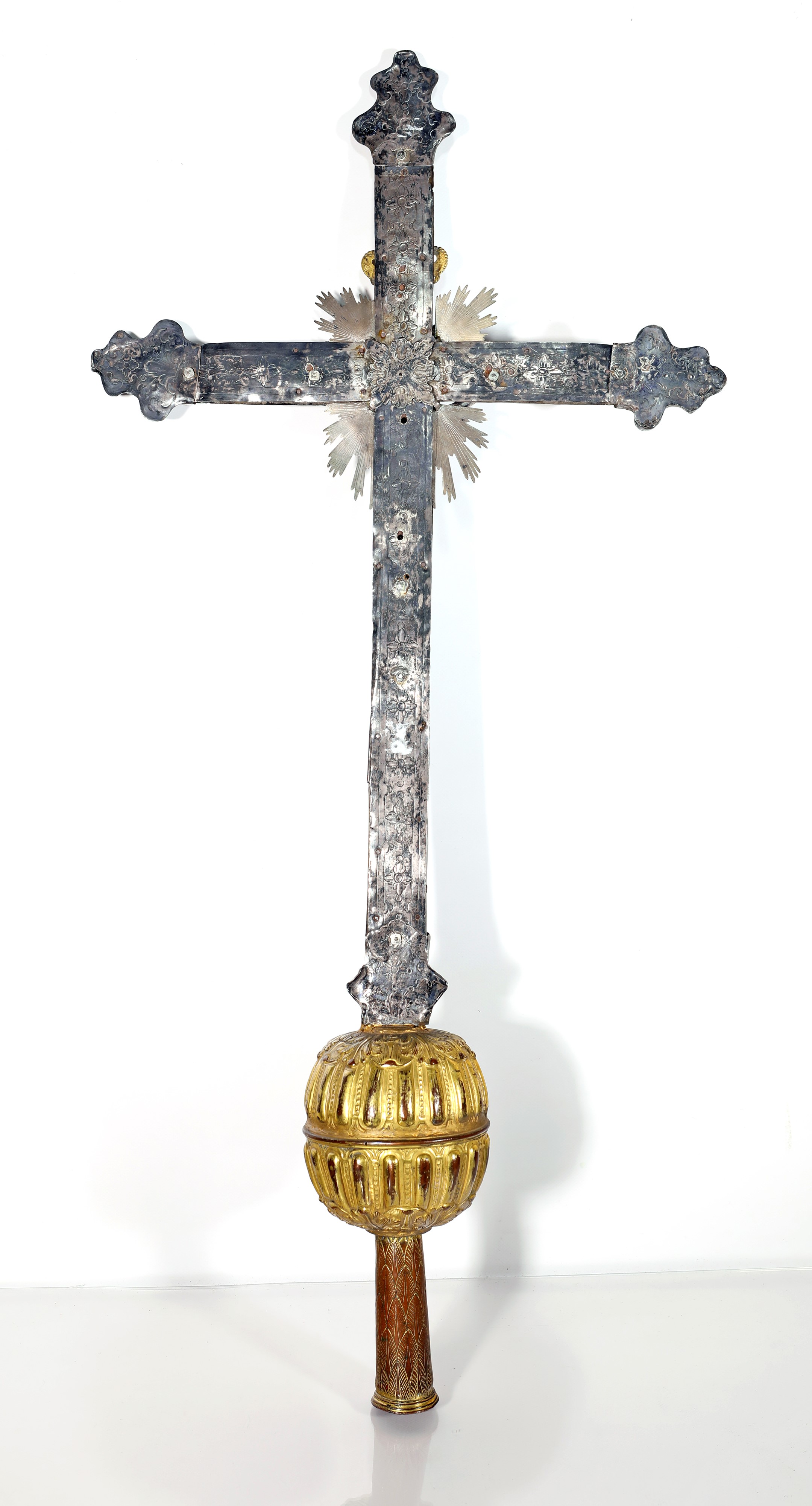 Grande croce processionale in lamina d'argento, XVII secolo