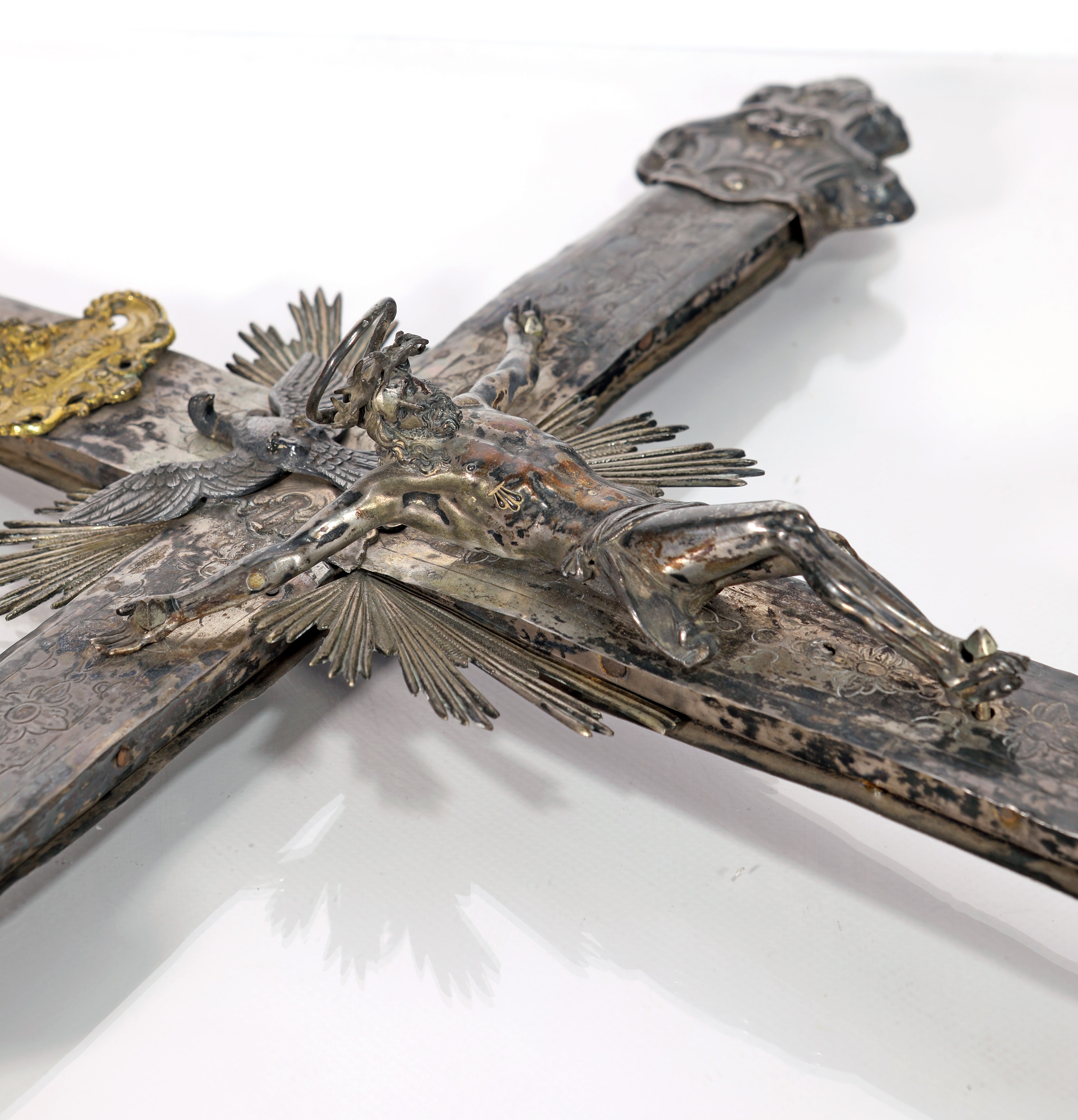 Grande croce processionale in lamina d'argento, XVII secolo