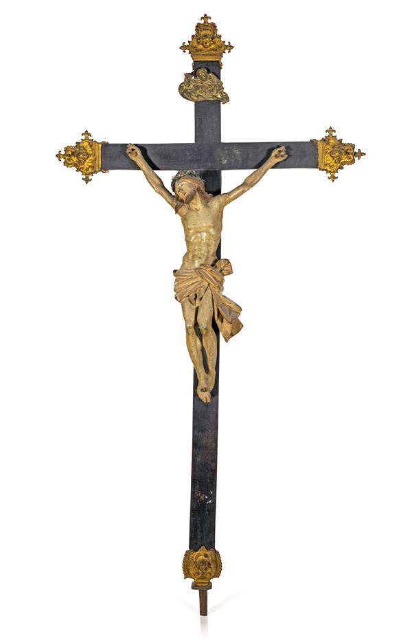 Cristo in legno laccato su croce ebanizzata, XVIII secolo