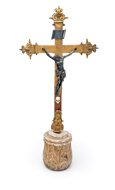Croce Astile in Argento Dorato con Figura in Argento Brunito, Arte Barocca Romana, Inizi del XVII...
