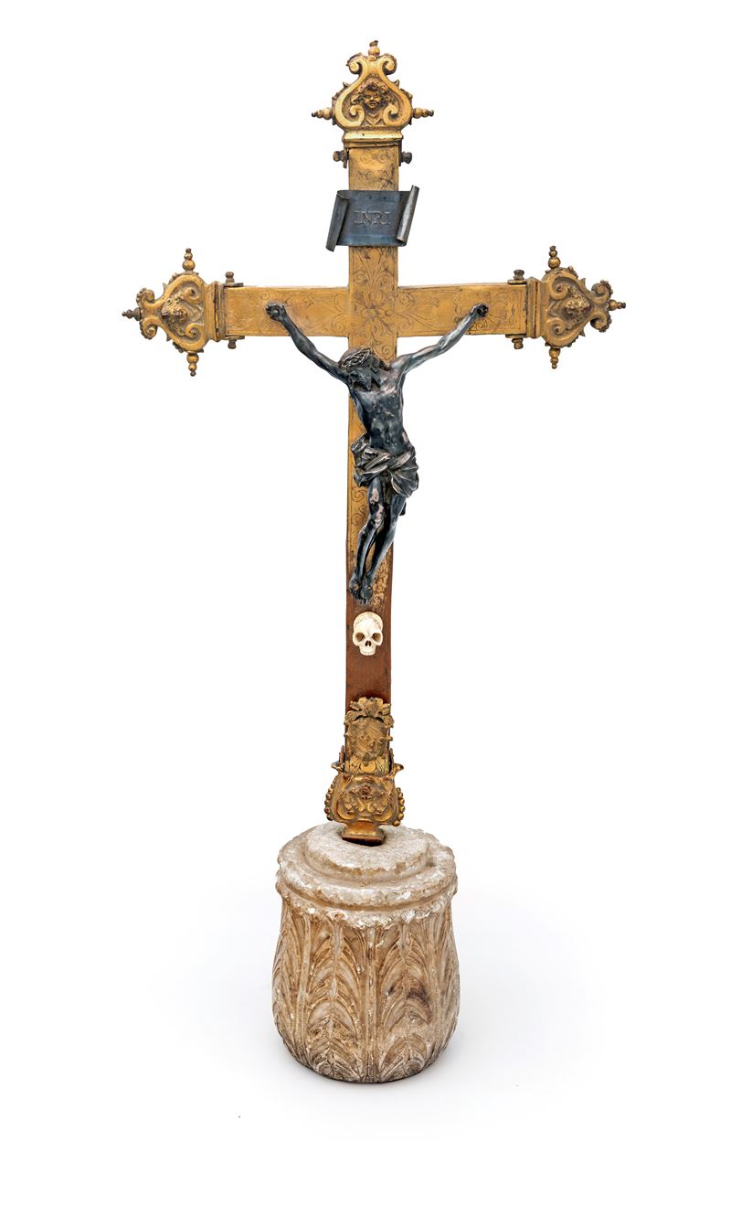 Croce Astile in Argento Dorato con Figura in Argento Brunito, Arte Barocca Romana, Inizi del XVII...