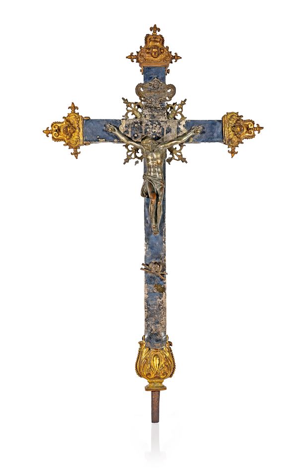 Croce astile in lamina d'argento, bronzo brunito e dorato, Roma, fine XVII/inizi del XVIII secolo