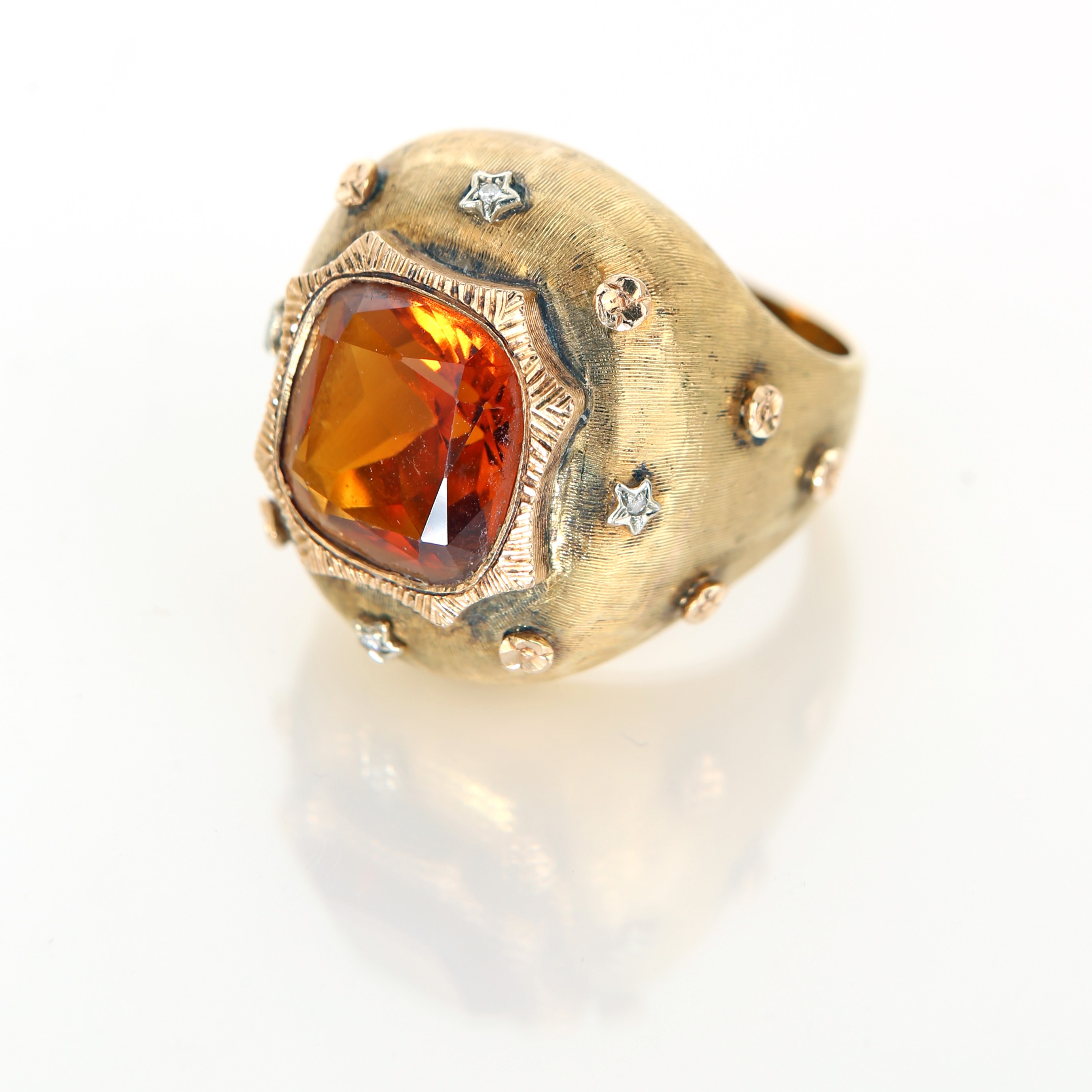 Anello a Cupola in Oro, Diamanti e Topazio