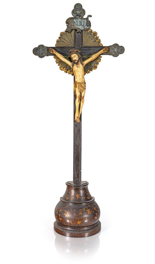 Cristo crocifisso in avorio dipinto su croce in legno con elementi in argento, Napoli e Goa, XVIII secolo