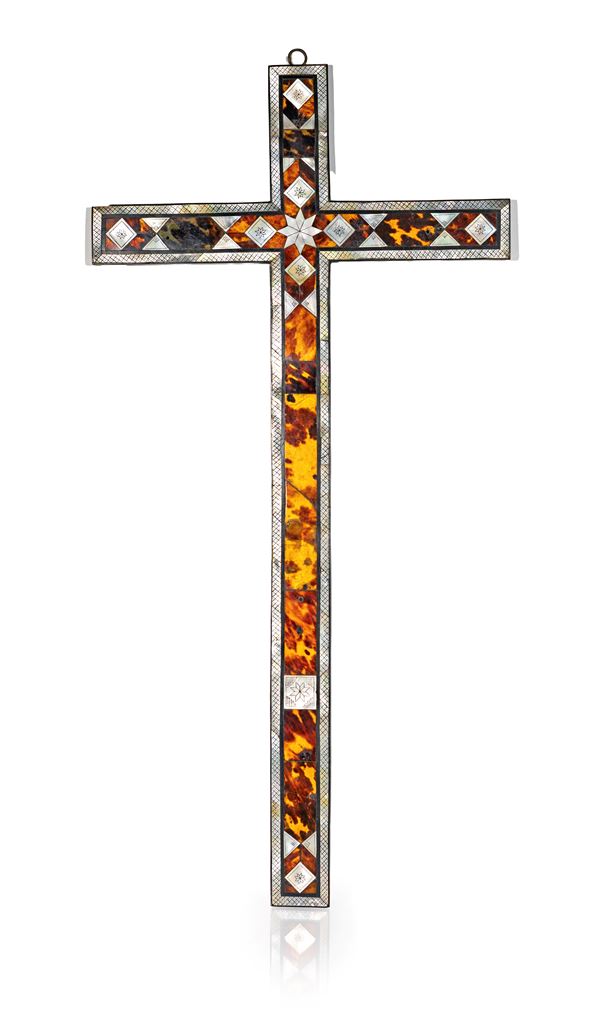 Croce devozionale in tartaruga, legno ebanizzato e inserti di madreperla, XIX secolo