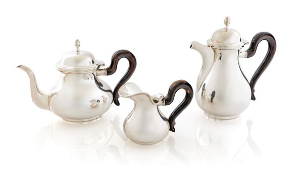 Teiera, caffettiera e lattiera con manico in legno ebanizzato, XX secolo