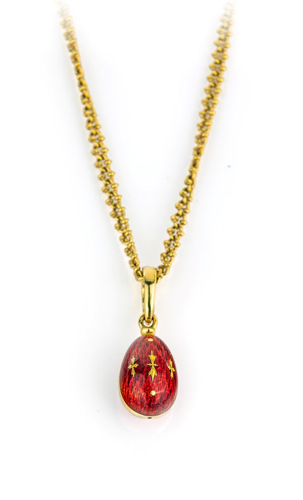 Fabergé Victor Mayer, Pendente con catena in oro e smalto