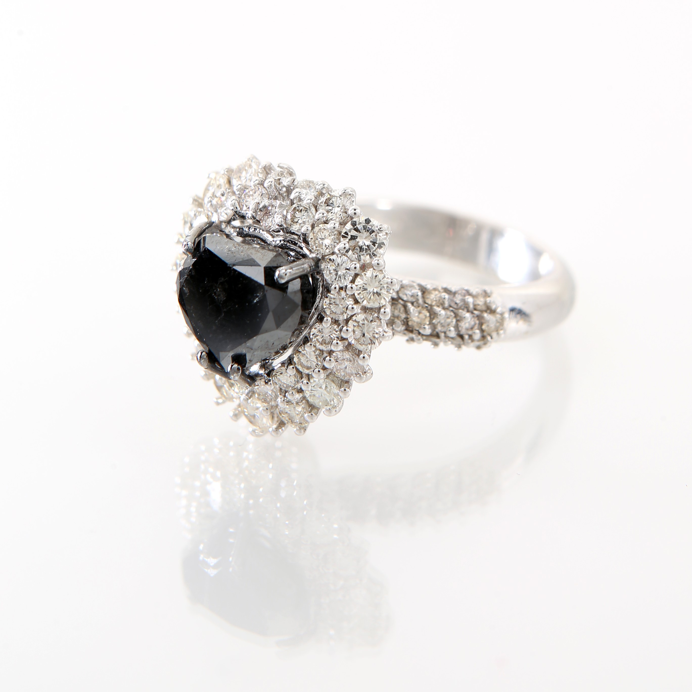 Anello Classico in Oro, Brillanti e Brillante Nero