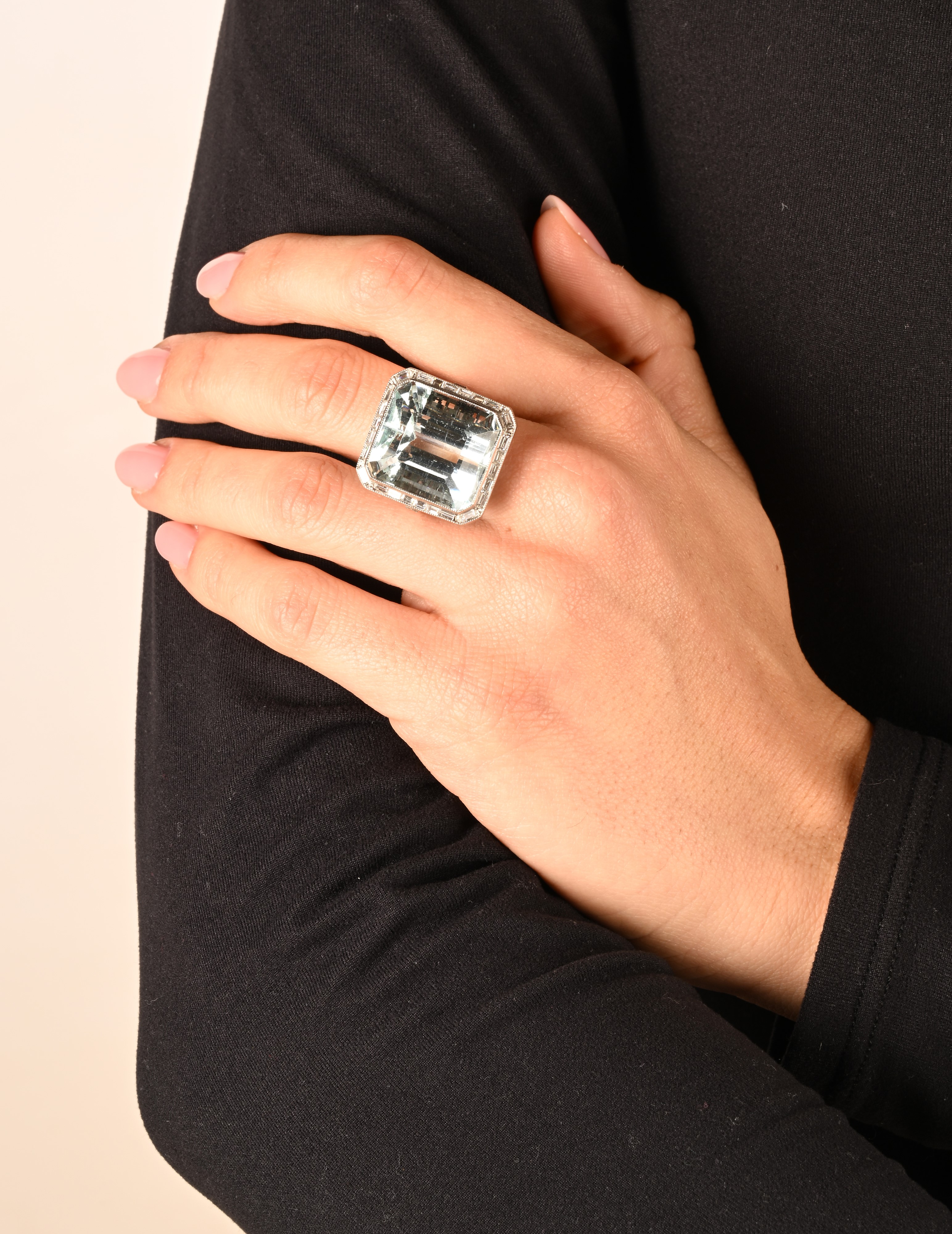 Anello Decò in Platino, Acquamarina e Baguettes