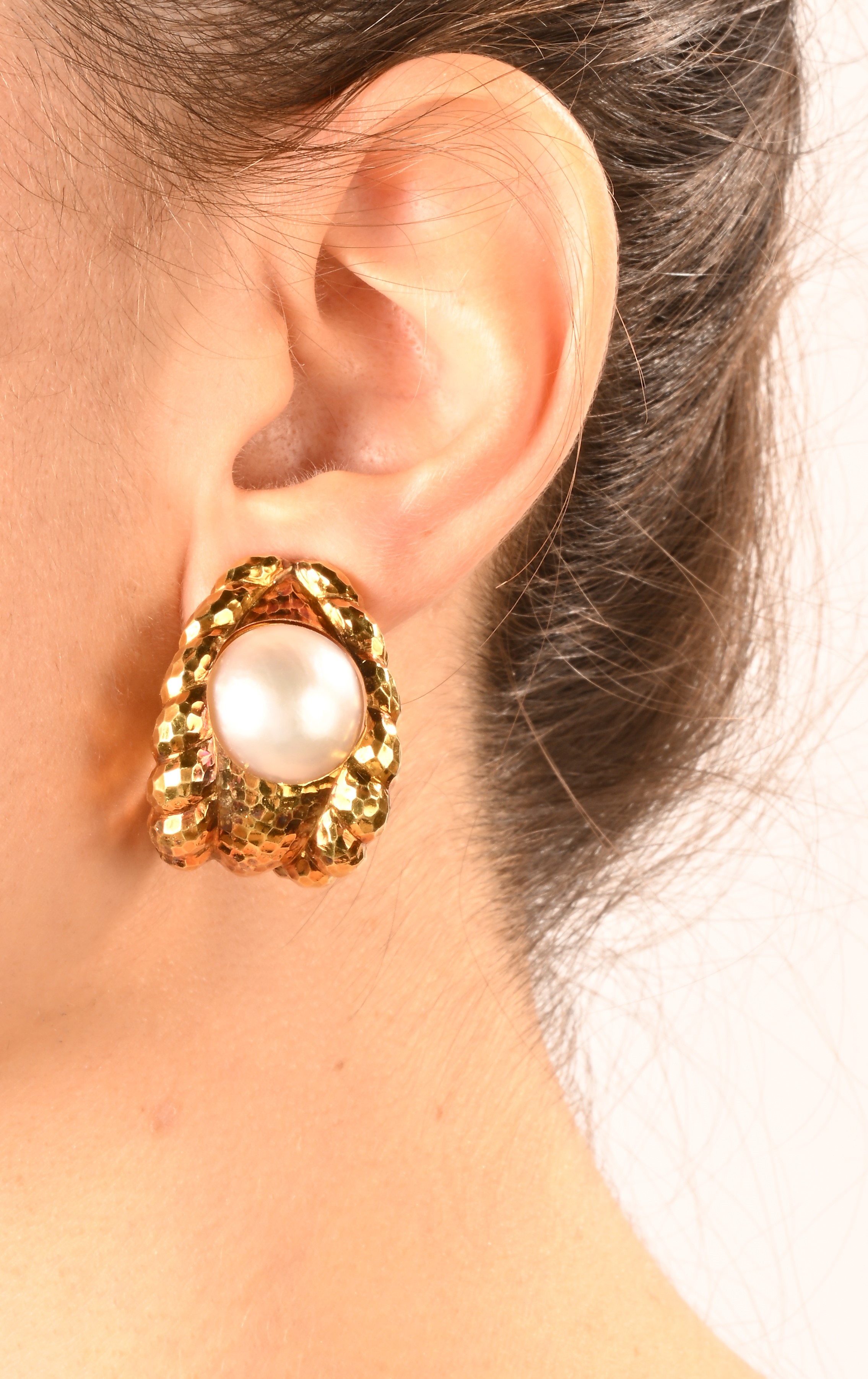 Webb, Coppia di Orecchini in Oro e Perle Mabè