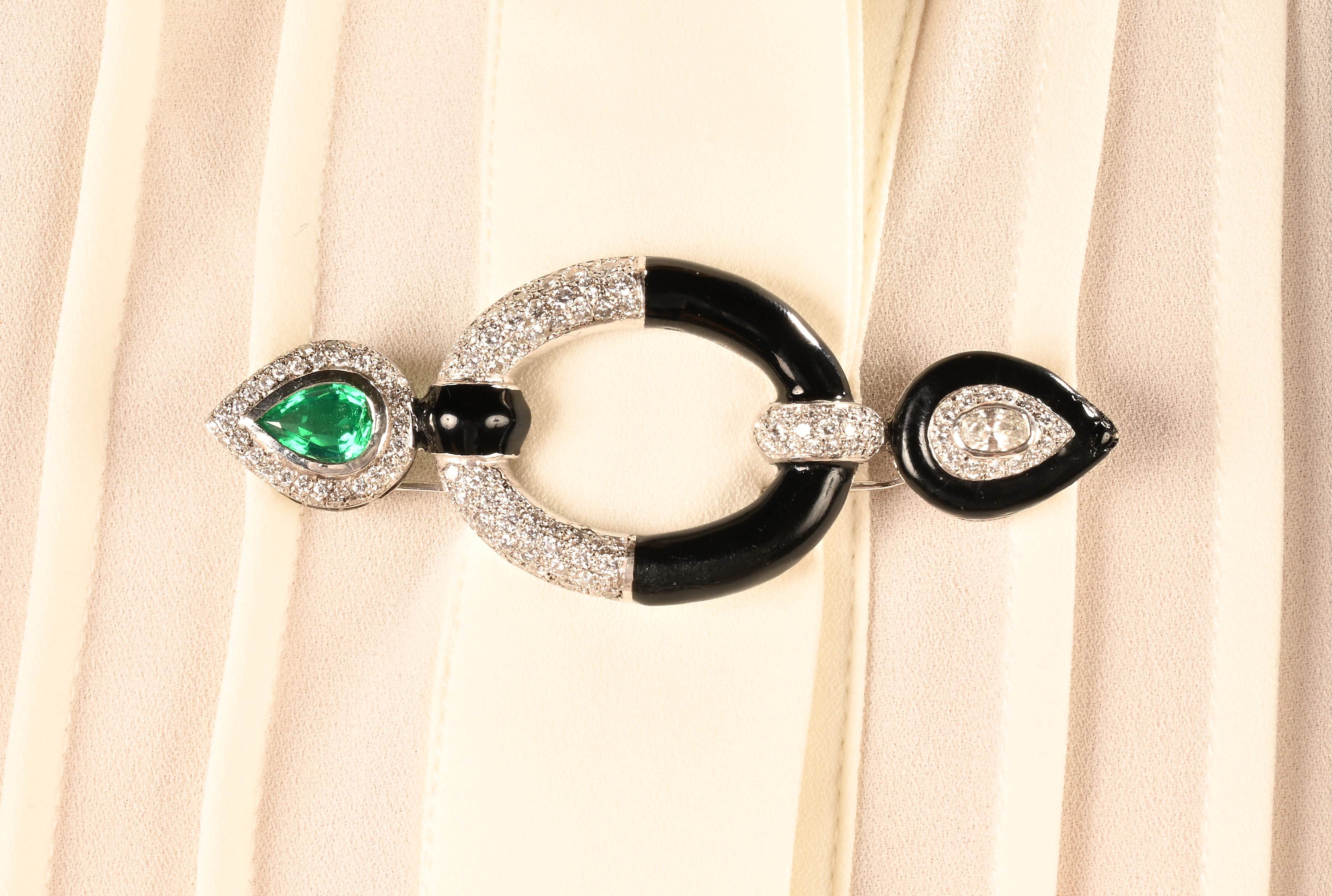 Spilla in Oro, Brillanti Onice e Pietra Verde
