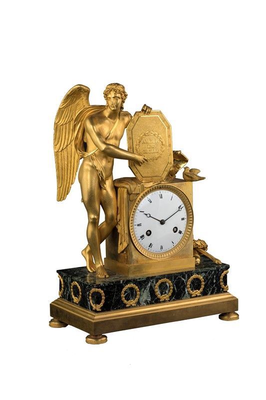 OROLOGIO AMORE E GLORIA, IMPERO IN BRONZO DORATO CON BASE IN VERDE ANTICO, RIEUSSEC A PARIS, FRANCIA CIRCA 1820
