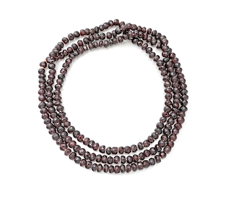 Lunga Collana a Laccio con Granati